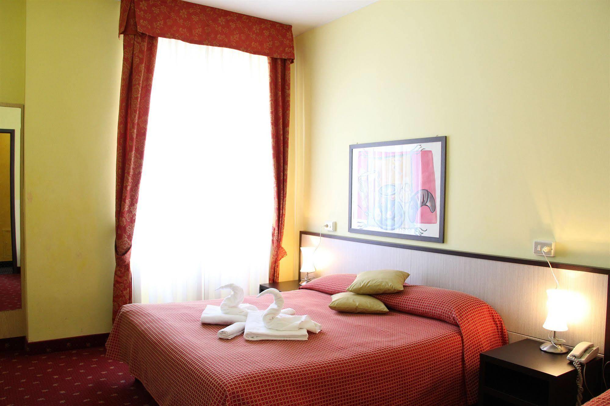 Hotel Lugano Milano Esterno foto