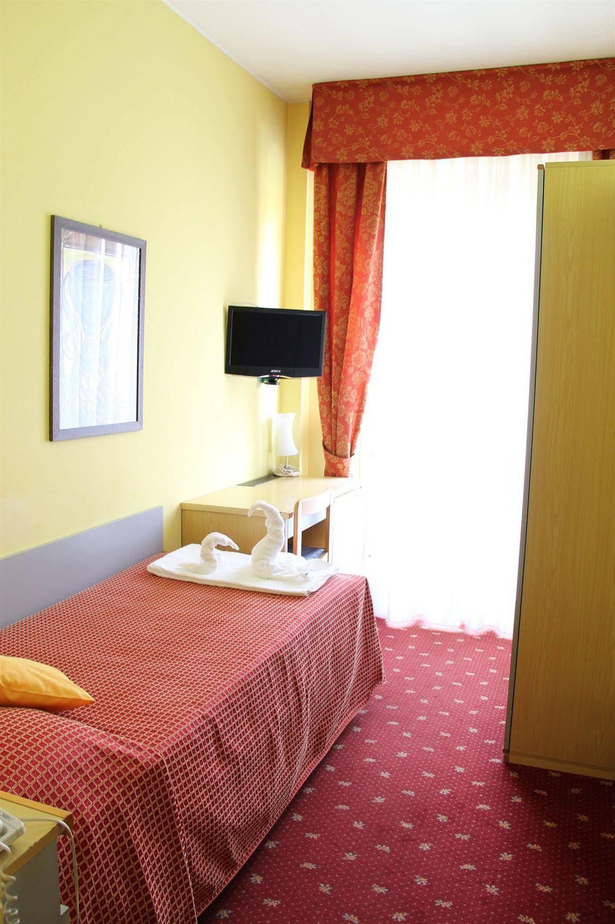 Hotel Lugano Milano Esterno foto