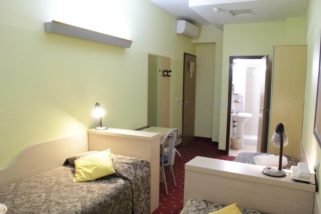 Hotel Lugano Milano Esterno foto